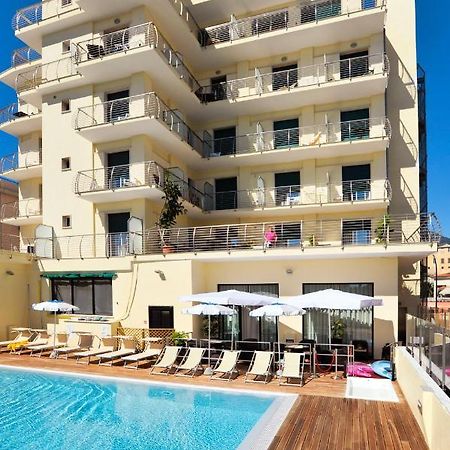 Excelsior Hotel E Appartamenti Лоано Экстерьер фото