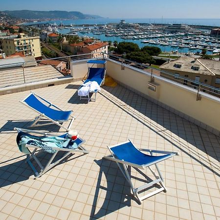 Excelsior Hotel E Appartamenti Лоано Экстерьер фото