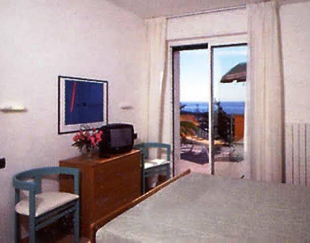 Excelsior Hotel E Appartamenti Лоано Экстерьер фото