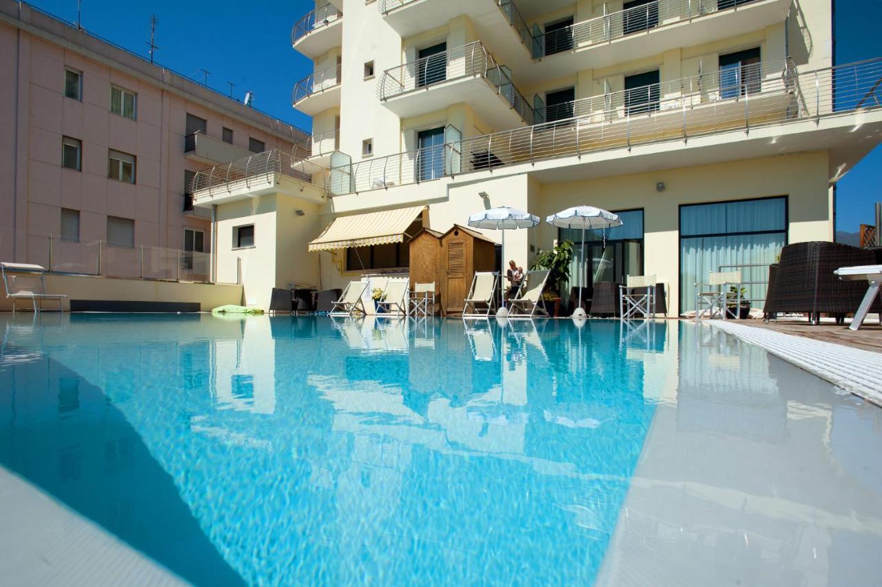 Excelsior Hotel E Appartamenti Лоано Экстерьер фото
