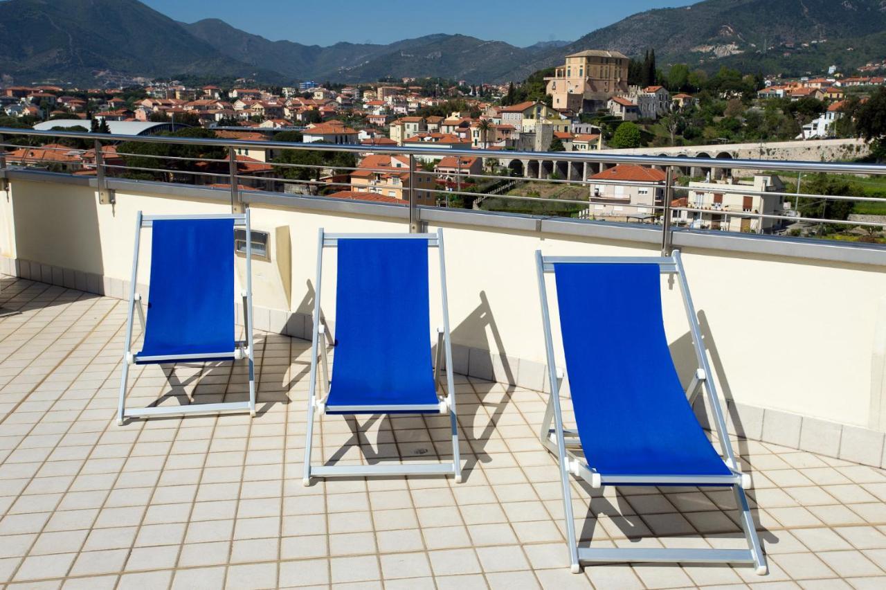 Excelsior Hotel E Appartamenti Лоано Экстерьер фото