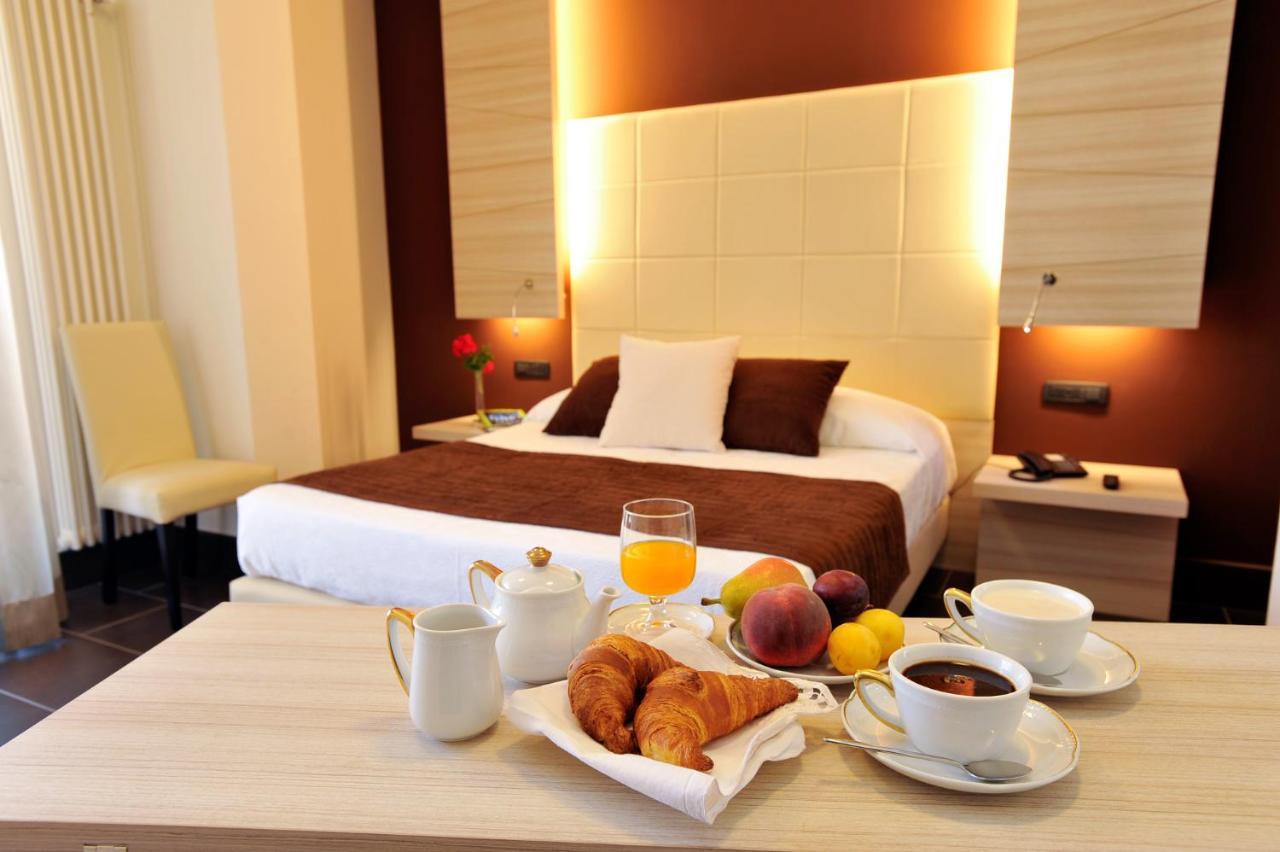Excelsior Hotel E Appartamenti Лоано Экстерьер фото