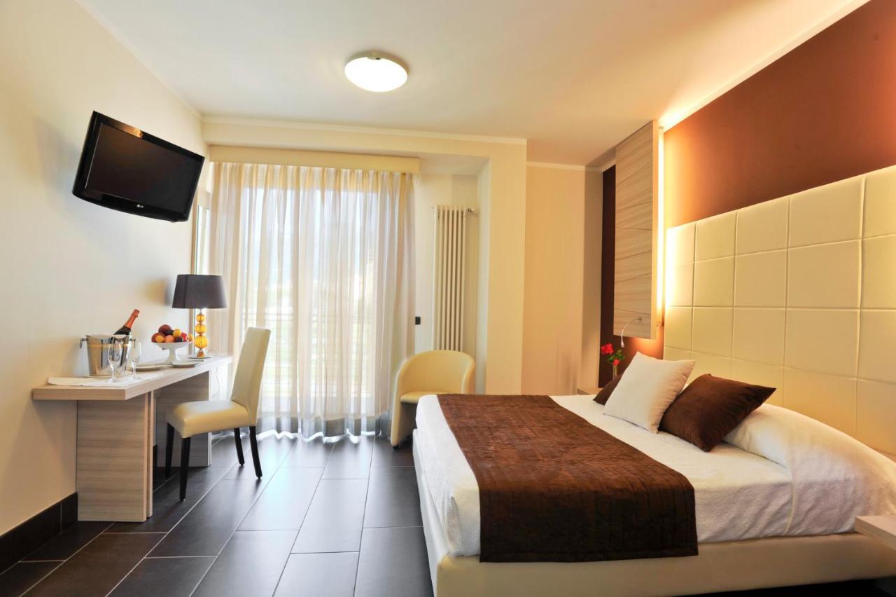 Excelsior Hotel E Appartamenti Лоано Экстерьер фото