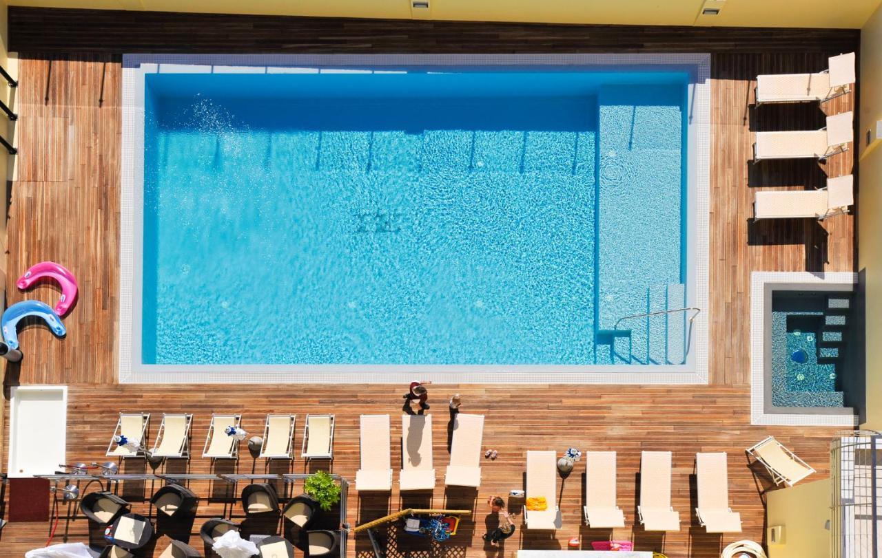 Excelsior Hotel E Appartamenti Лоано Экстерьер фото