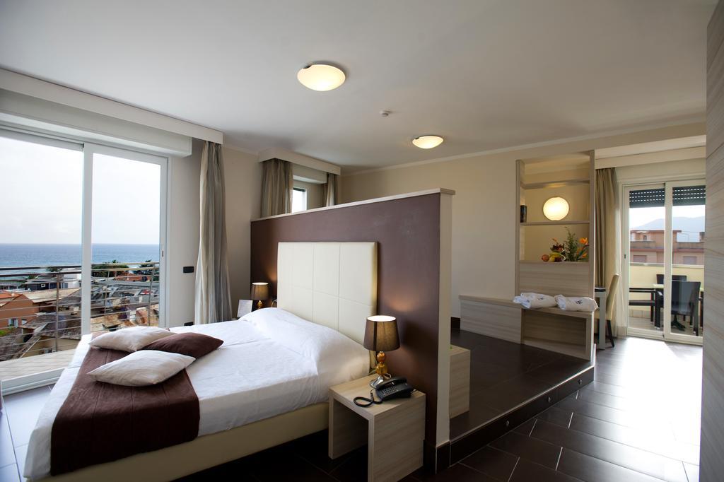 Excelsior Hotel E Appartamenti Лоано Номер фото