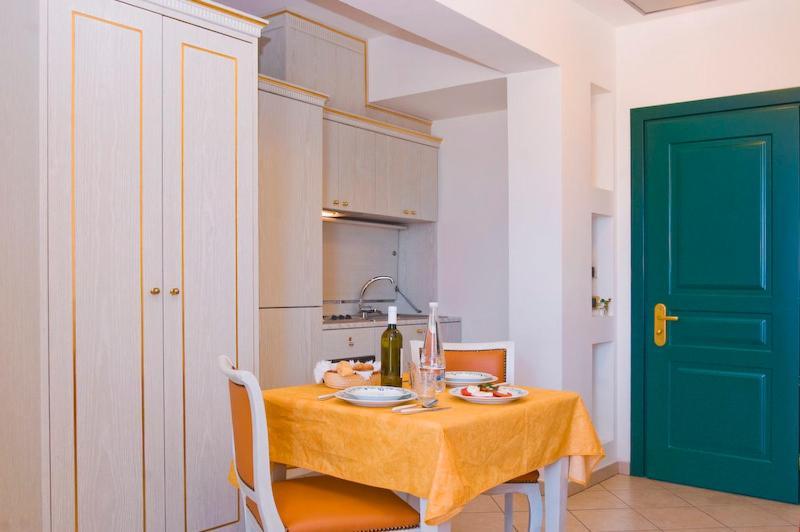 Excelsior Hotel E Appartamenti Лоано Номер фото